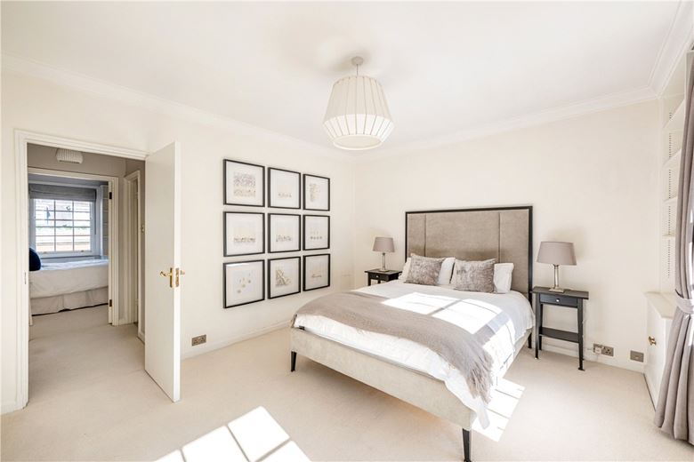 2 bedroom flat, Reeves Mews, Mayfair W1K - Available