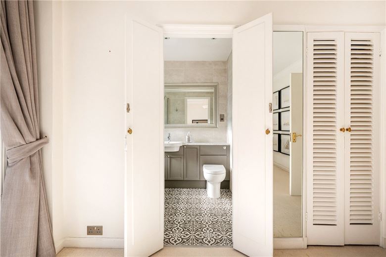 2 bedroom flat, Reeves Mews, Mayfair W1K - Available