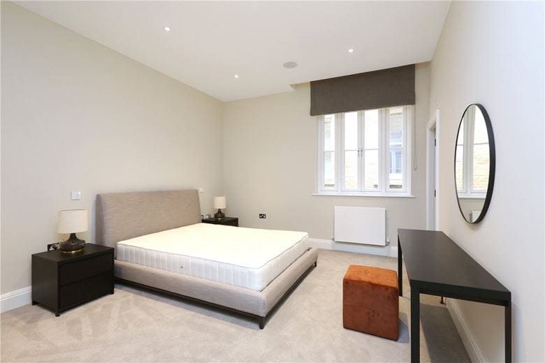 3 bedroom flat, Bell Yard, Strand WC2A - Available