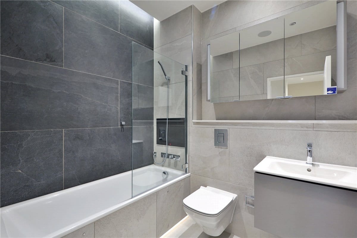 3 bedroom flat, Bell Yard, Strand WC2A - Available