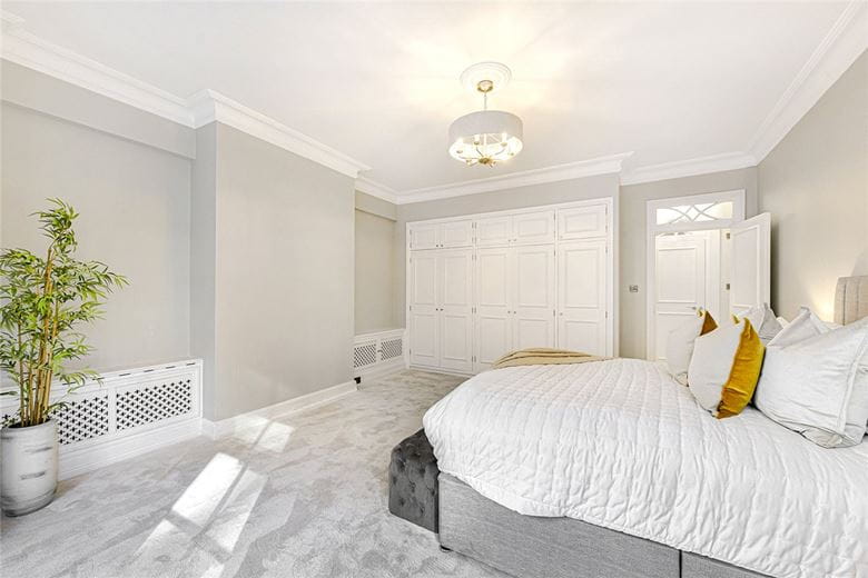 4 bedroom flat, Grosvenor Square, Mayfair W1K - Available