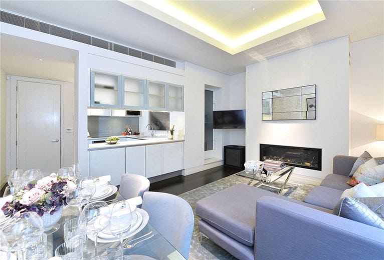 2 bedroom flat, Green Street, Mayfair W1K - Available