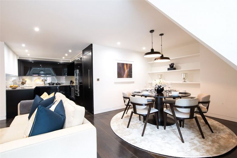 2 bedroom flat, Duke Street, Mayfair W1K - Available