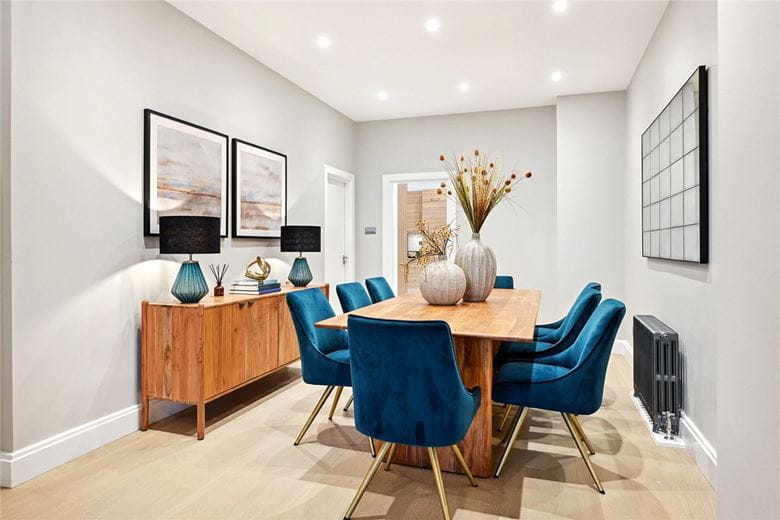 2 bedroom flat, Grosvenor Square, Mayfair W1K - Available