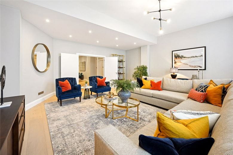 2 bedroom flat, Grosvenor Square, Mayfair W1K - Available