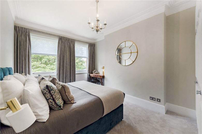 3 bedroom flat, St Georges Court, Gloucester Road SW7 - Available