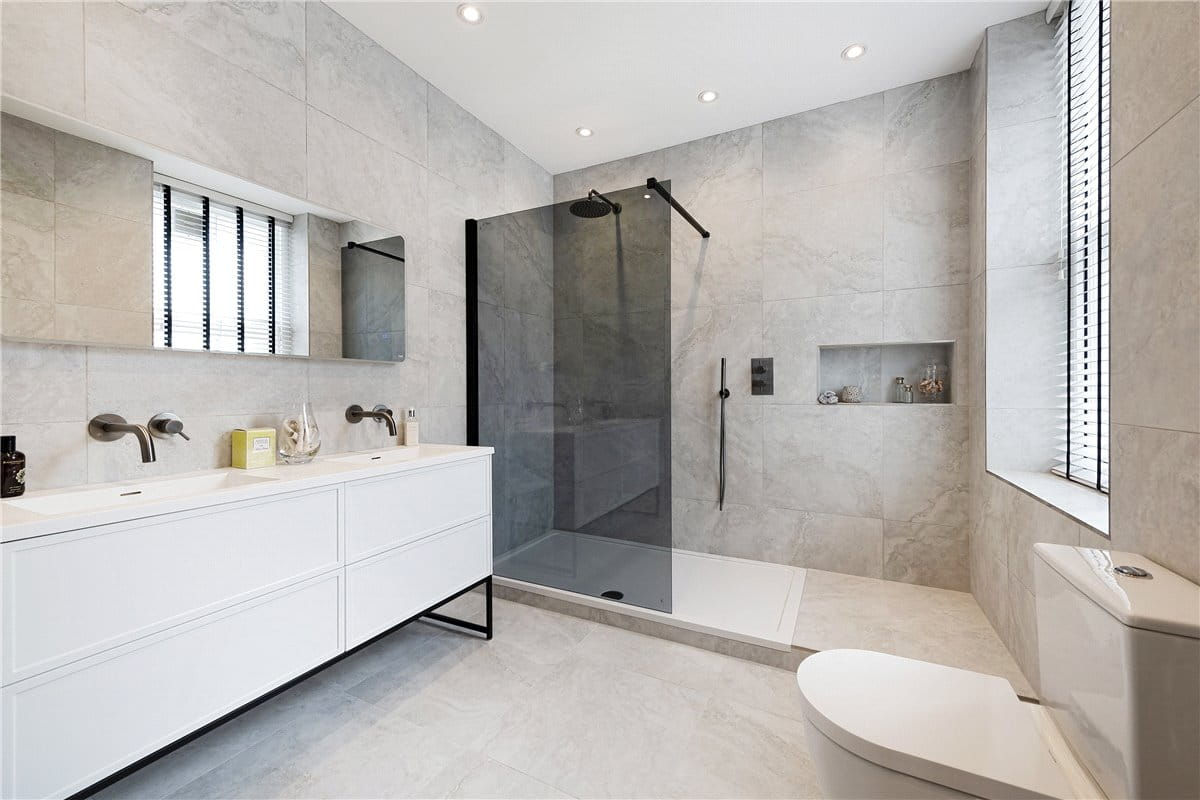 3 bedroom flat, St Georges Court, Gloucester Road SW7 - Available