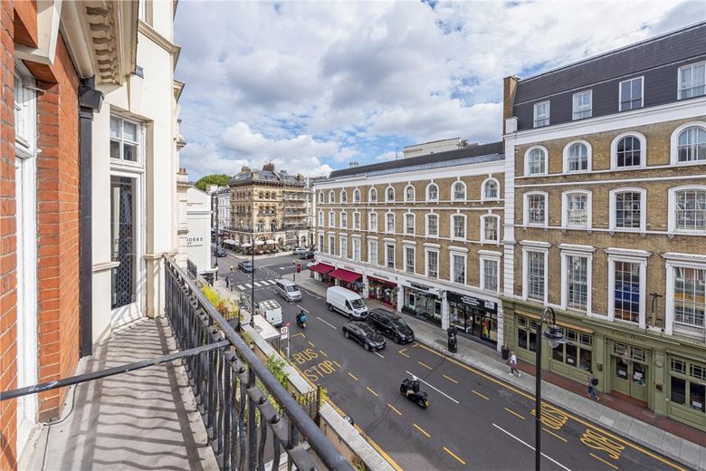 3 bedroom flat, St Georges Court, Gloucester Road SW7 - Available