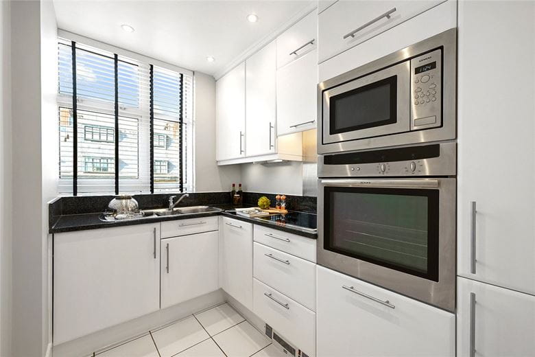 1 bedroom flat, Richmond Court, 200 Sloane Street SW1X - Available