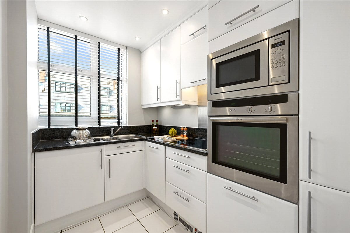 1 bedroom flat, Richmond Court, 200 Sloane Street SW1X - Available