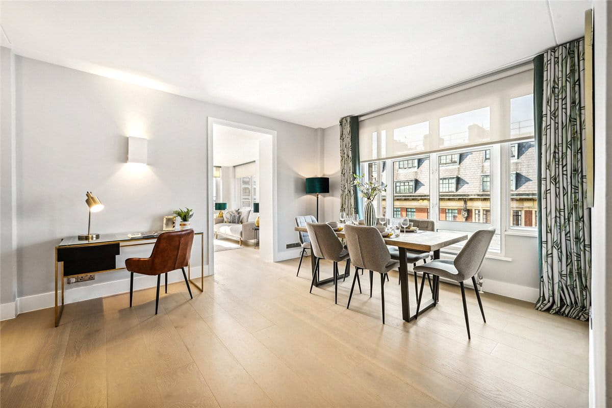 1 bedroom flat, Richmond Court, 200 Sloane Street SW1X - Available