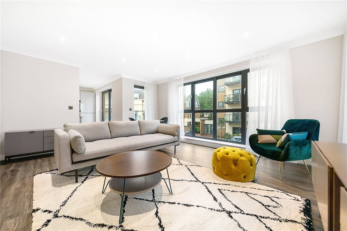 2 bedroom flat, Canal Boulevard, Camden NW1