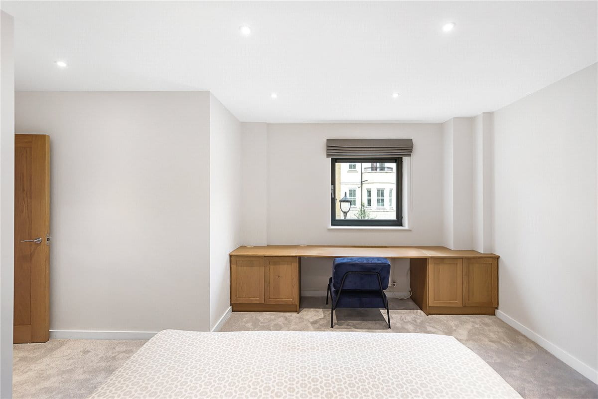 2 bedroom flat, Canal Boulevard, Camden NW1