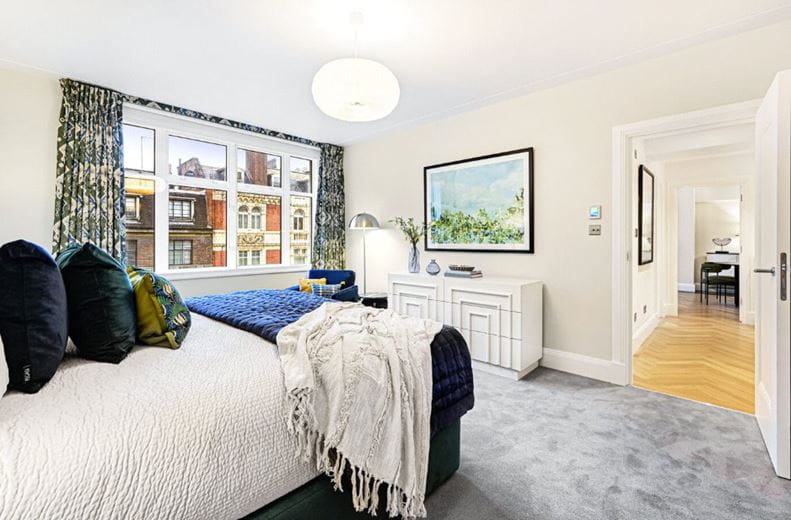 1 bedroom flat, Sloane Street, Belgravia SW1X - Available