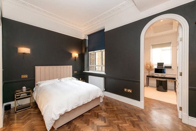 1 bedroom flat, Upper Brook Street, Mayfair W1K - Available