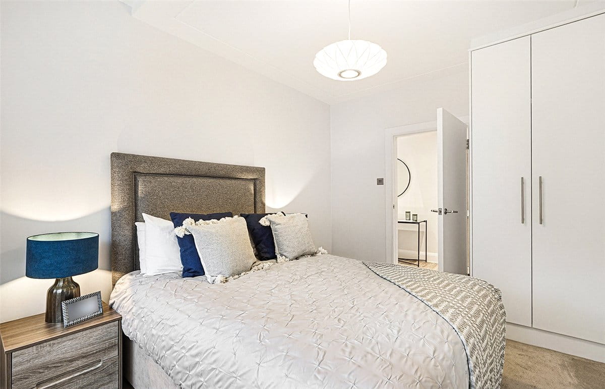 2 bedroom flat, Richmond Court, 200 Sloane Street SW1X - Available
