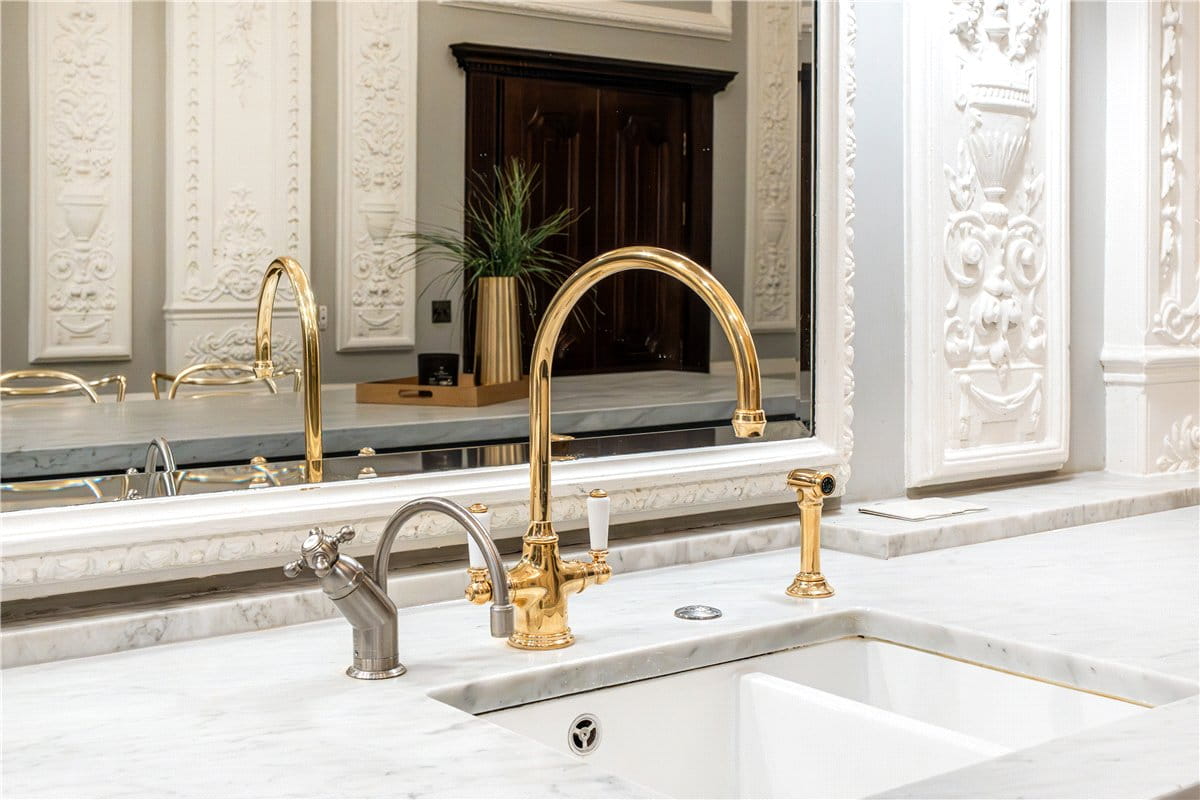 2 bedroom flat, Strand, Covent Garden WC2R - Available