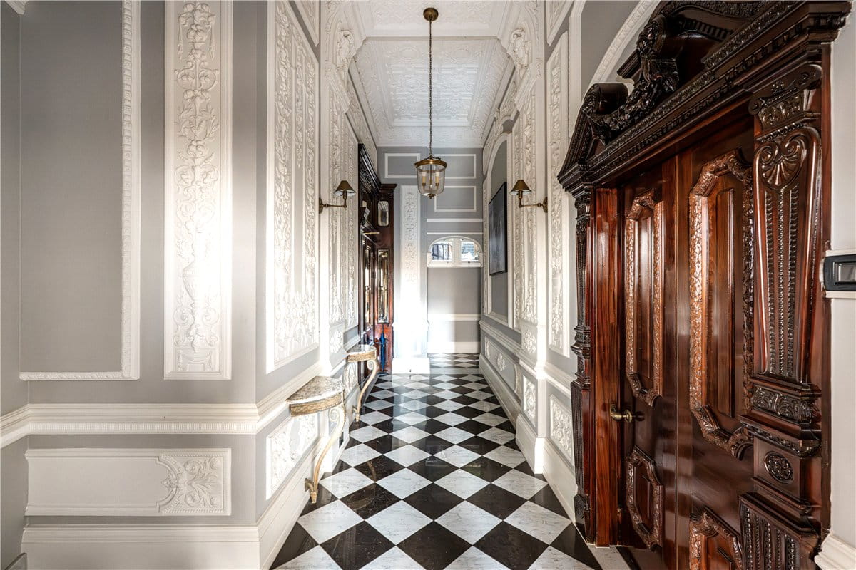 2 bedroom flat, Strand, Covent Garden WC2R - Available