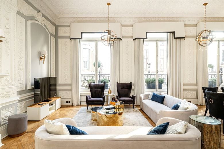 2 bedroom flat, Strand, Covent Garden WC2R - Available