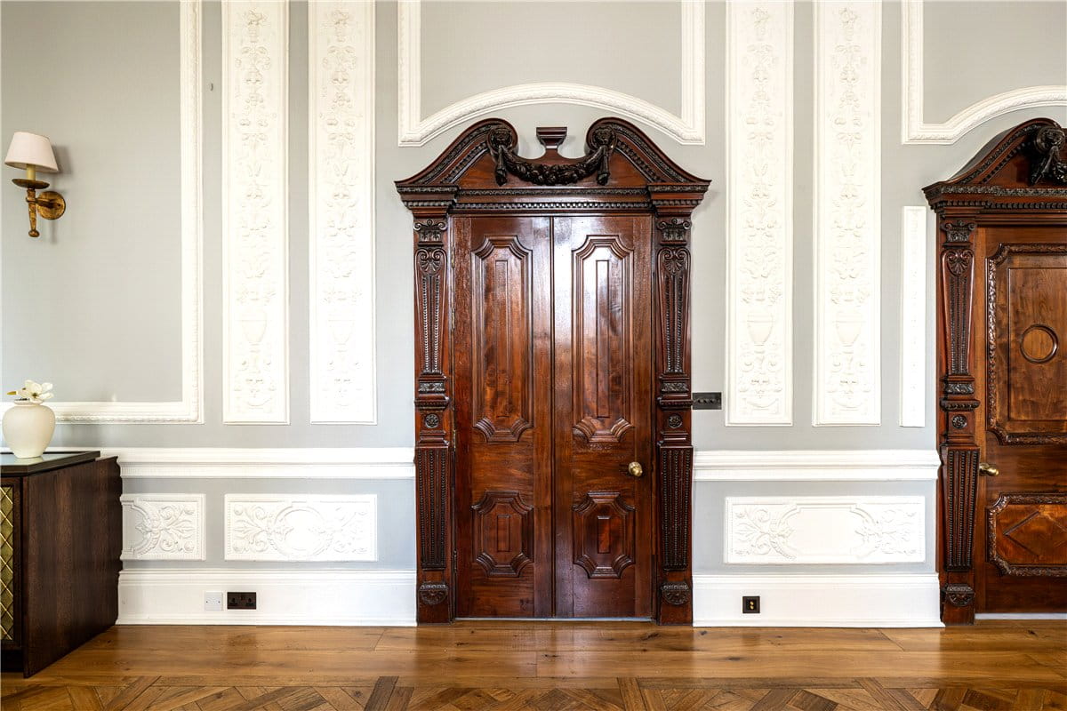 2 bedroom flat, Strand, Covent Garden WC2R - Available