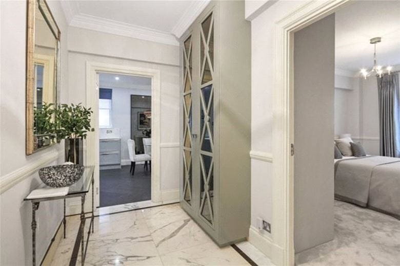 2 bedroom flat, South Audley Street, Mayfair W1K - Available
