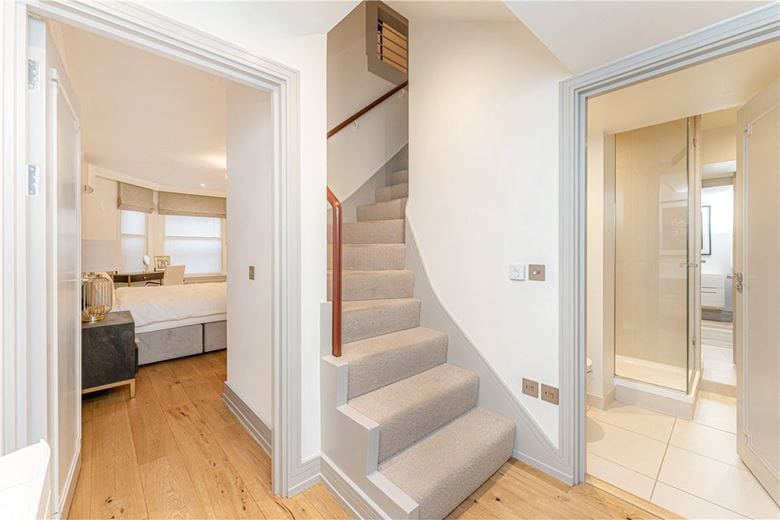 2 bedroom flat, Park Street, Mayfair W1K - Available