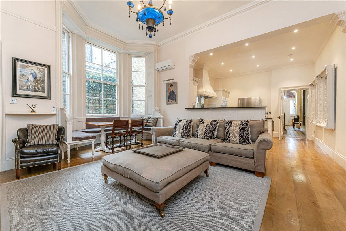 3 bedroom house, North Audley Street, London W1K - Available