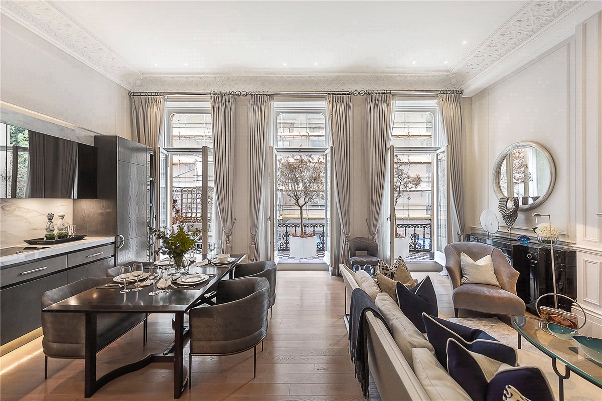 2 bedroom flat, Ennismore Gardens, Knightsbridge SW7 - Let Agreed