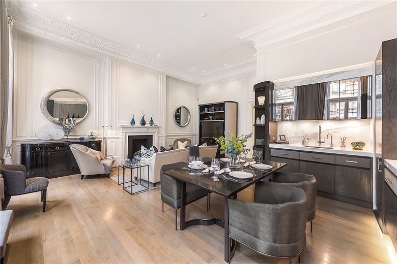 2 bedroom flat, Ennismore Gardens, Knightsbridge SW7 - Let Agreed
