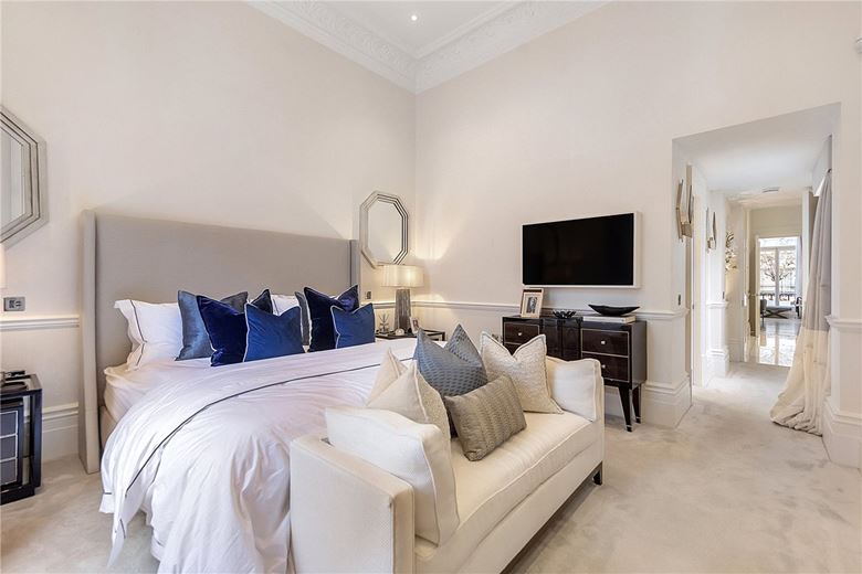 2 bedroom flat, Ennismore Gardens, Knightsbridge SW7 - Let Agreed