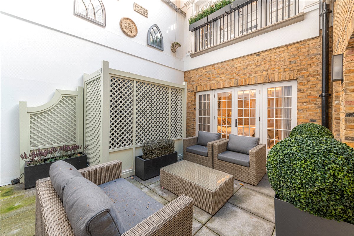 4 bedroom flat, Upper Brook Street, Mayfair W1K