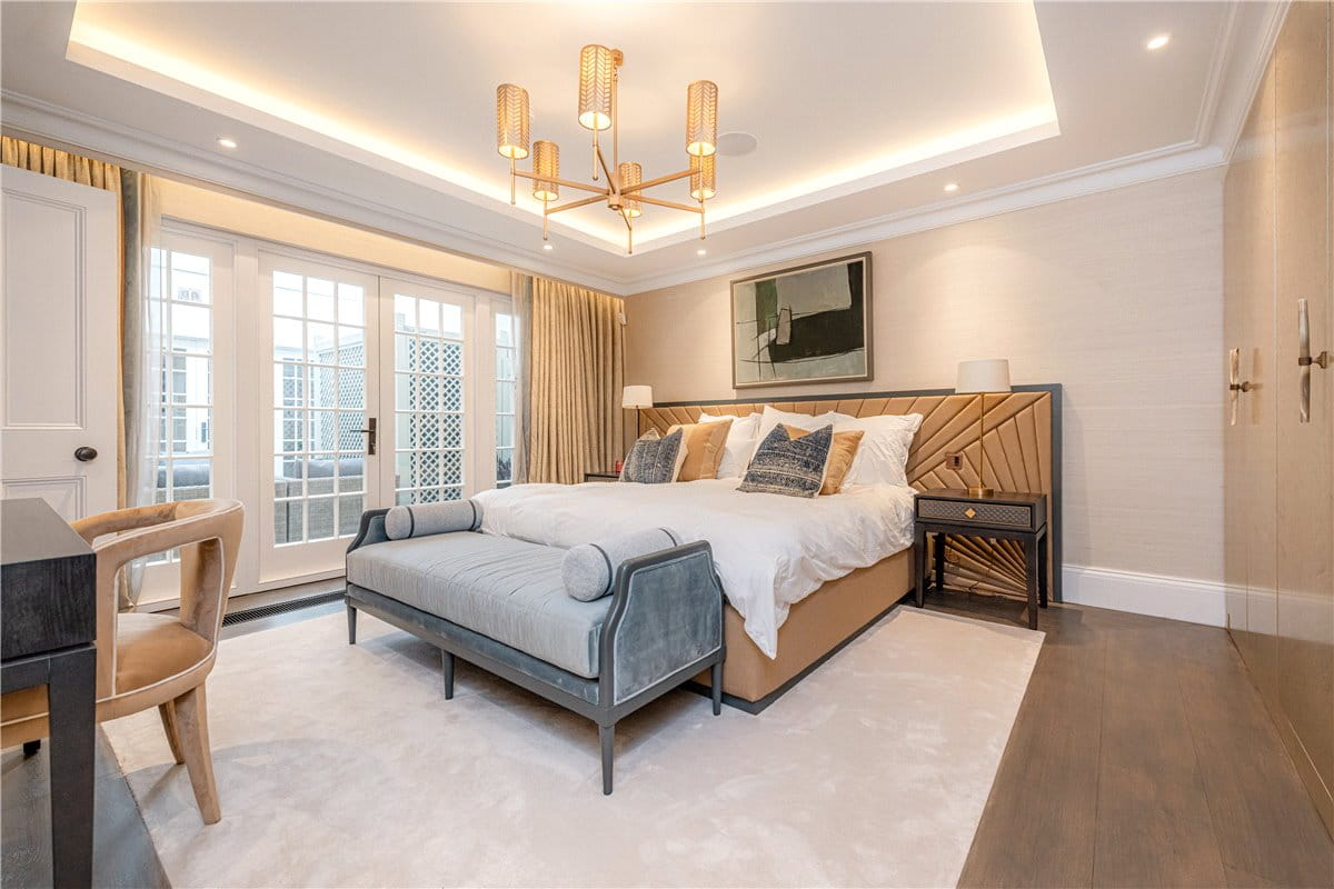 4 bedroom flat, Upper Brook Street, Mayfair W1K