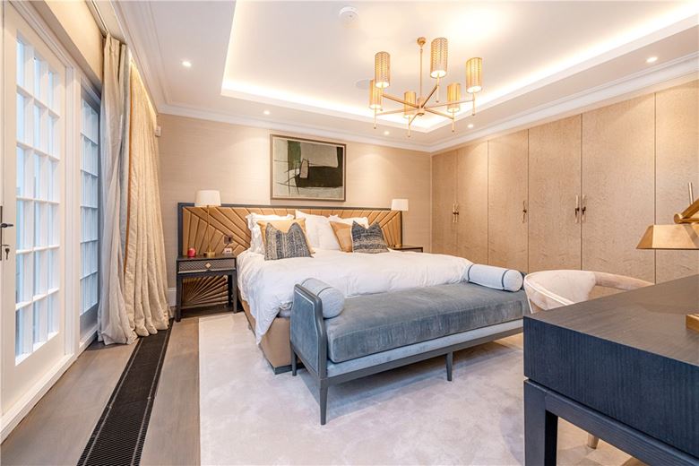 4 bedroom flat, Upper Brook Street, Mayfair W1K