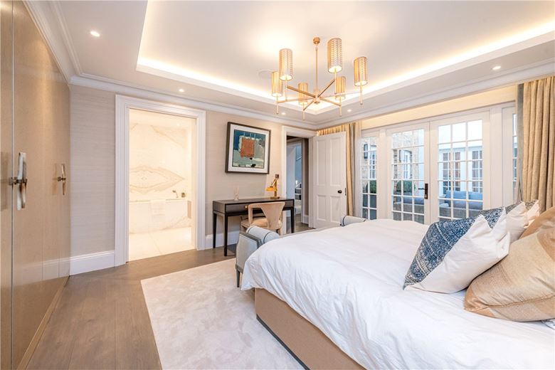 4 bedroom flat, Upper Brook Street, Mayfair W1K