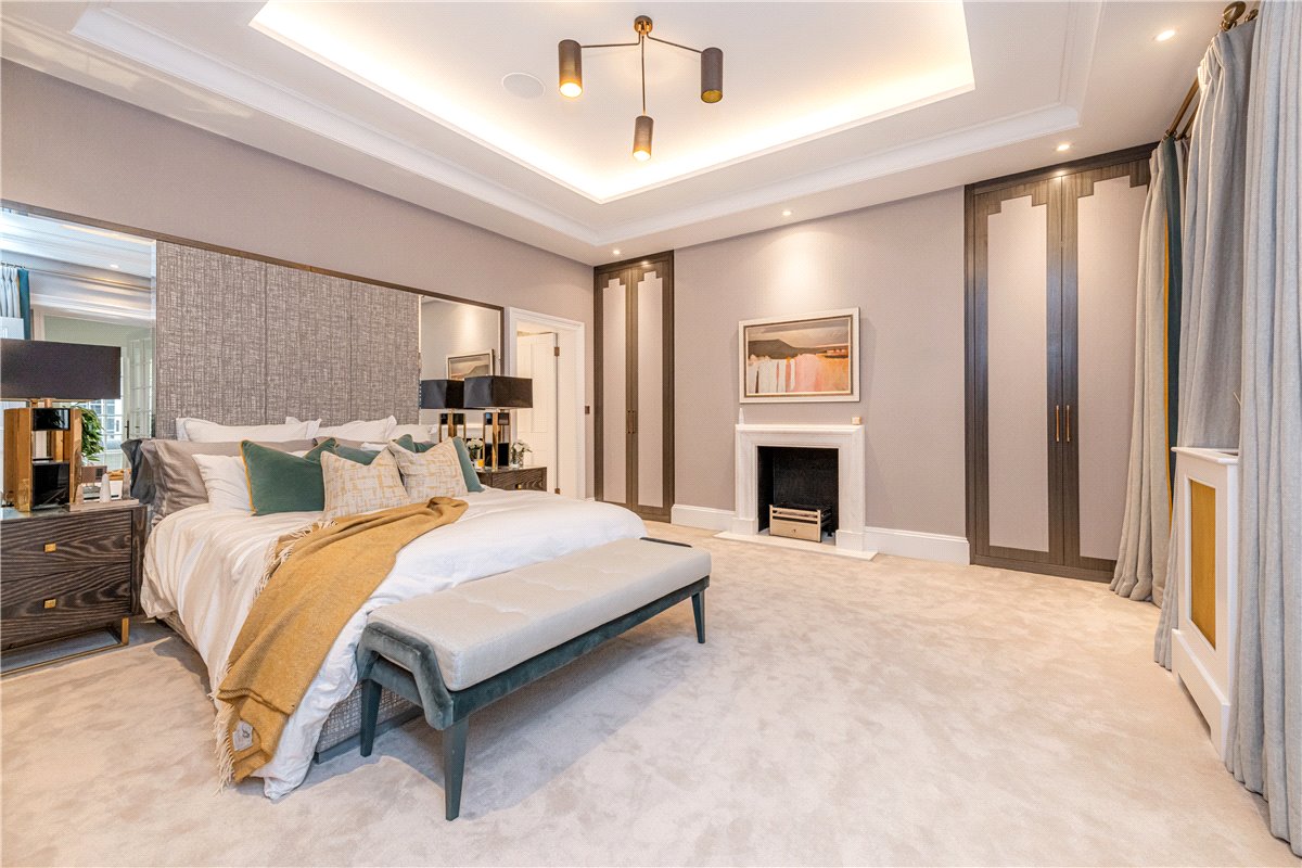 4 bedroom flat, Upper Brook Street, Mayfair W1K