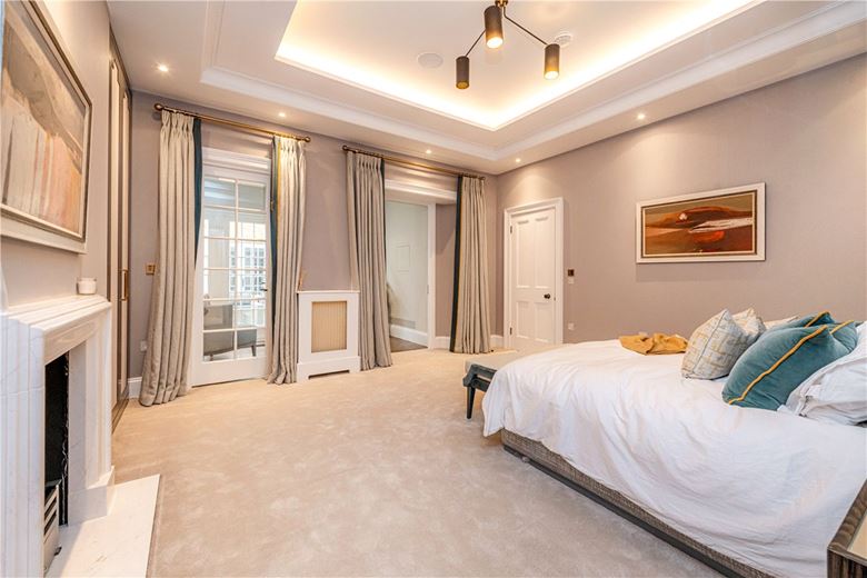 4 bedroom flat, Upper Brook Street, Mayfair W1K