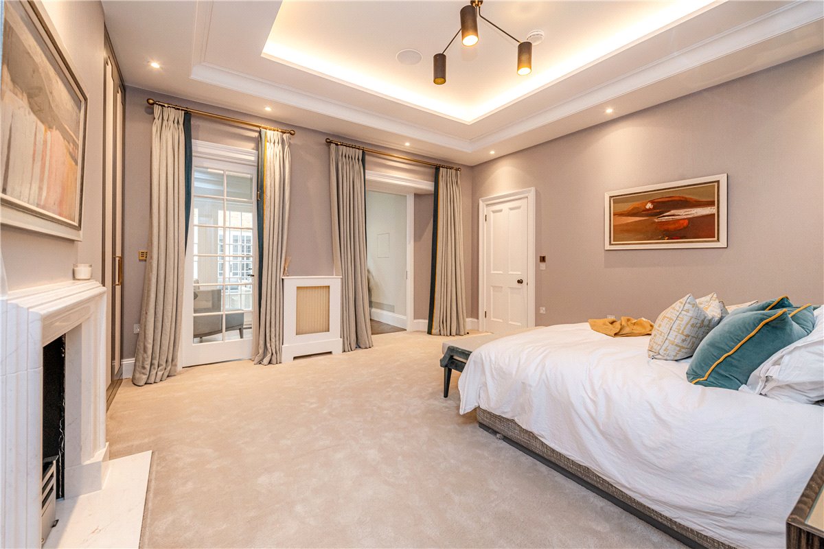 4 bedroom flat, Upper Brook Street, Mayfair W1K