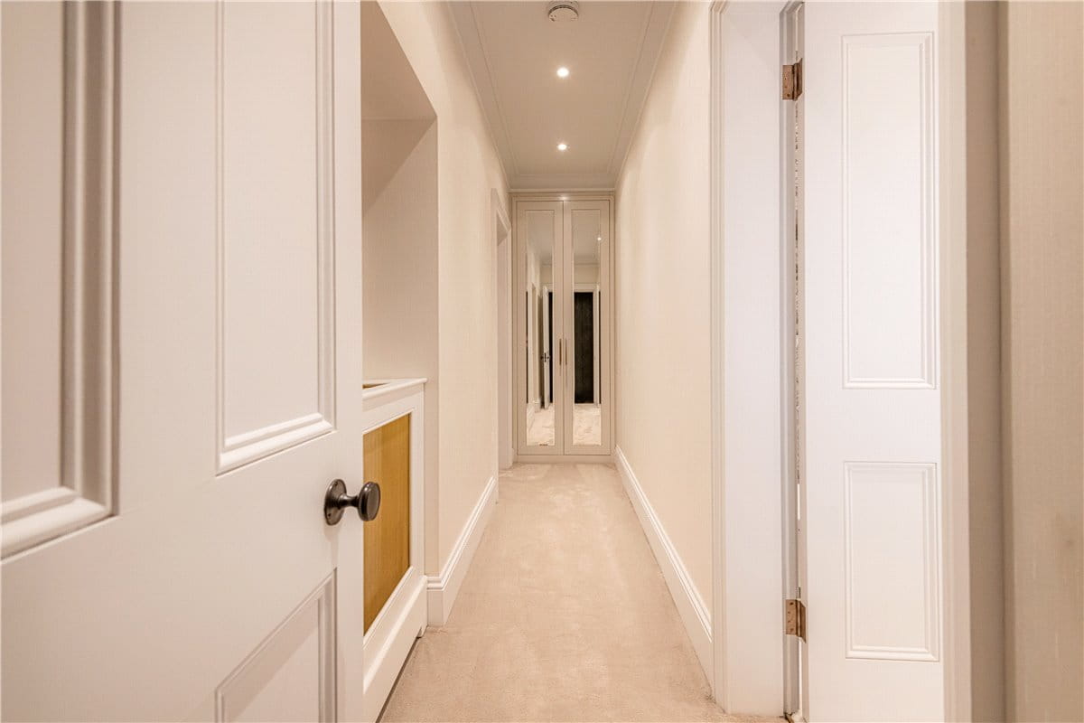 4 bedroom flat, Upper Brook Street, Mayfair W1K