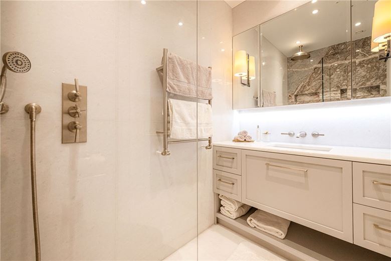 4 bedroom flat, Upper Brook Street, Mayfair W1K