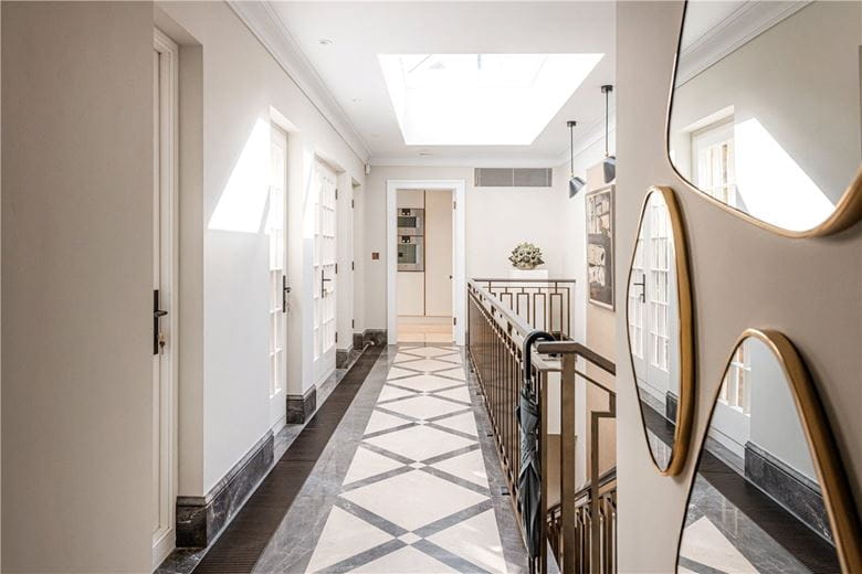 4 bedroom flat, Upper Brook Street, Mayfair W1K