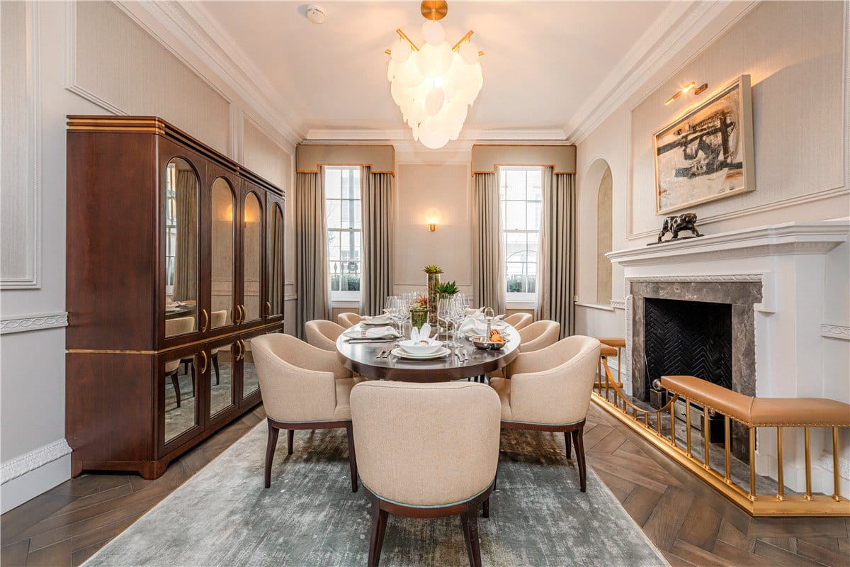 4 bedroom flat, Upper Brook Street, Mayfair W1K