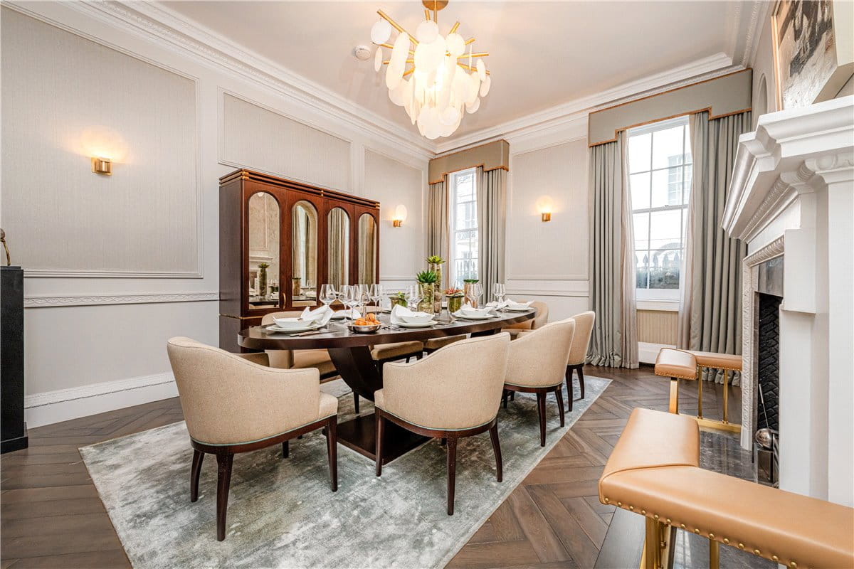 4 bedroom flat, Upper Brook Street, Mayfair W1K