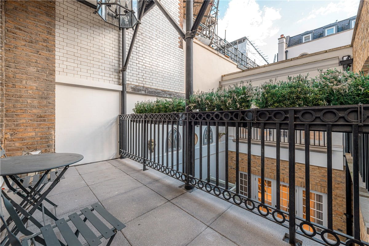 4 bedroom flat, Upper Brook Street, Mayfair W1K