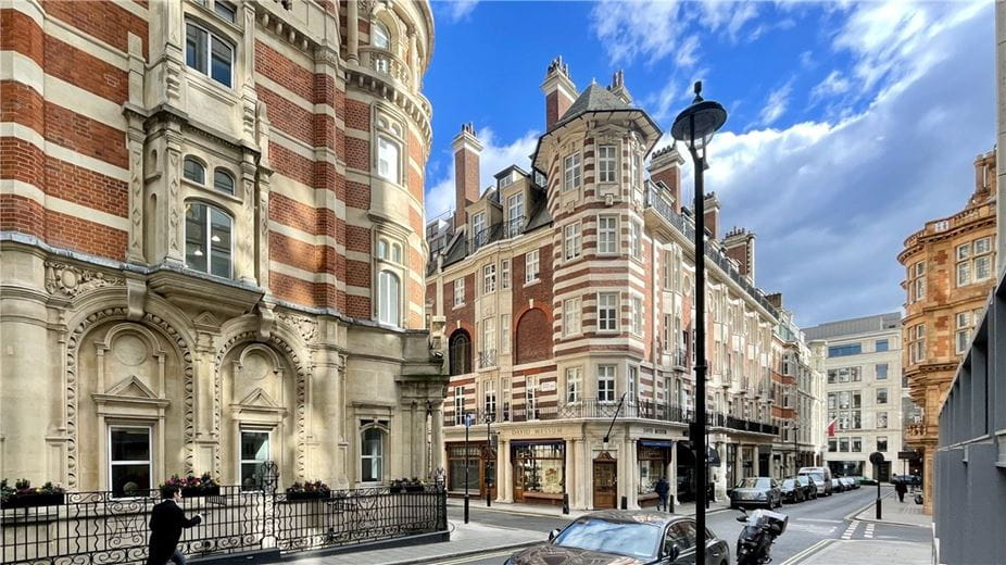 1 bedroom flat, Bury Street, St James's SW1Y