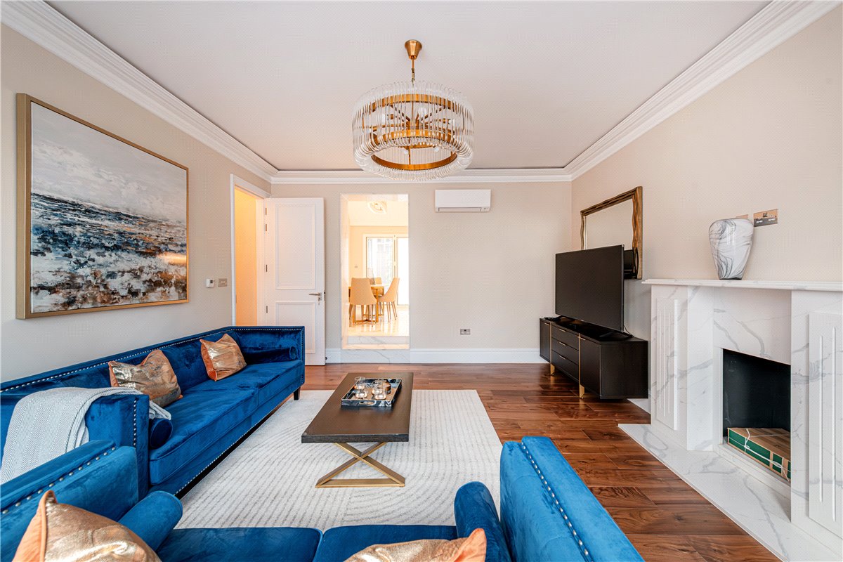 4 bedroom flat, Duke Street, Mayfair W1K - Available