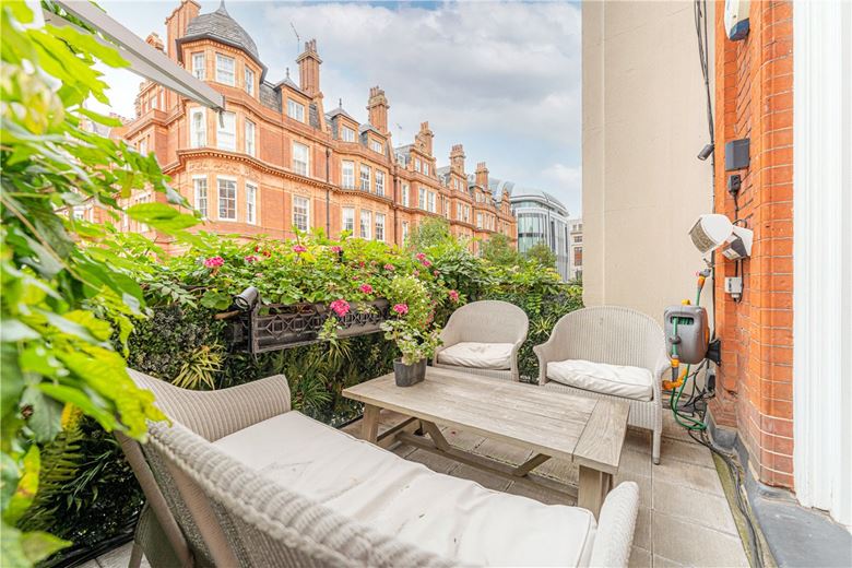 4 bedroom house, North Audley Street, Mayfair W1K - Available