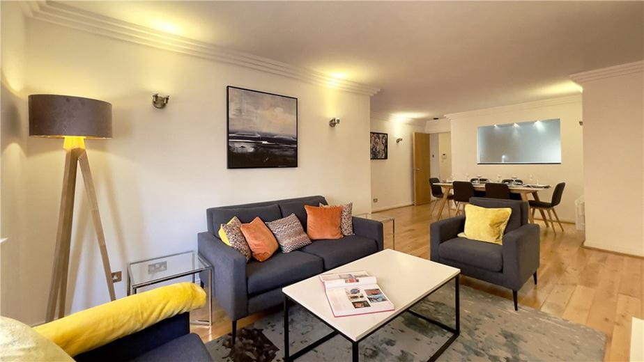 2 bedroom flat, Bourdon Street, Mayfair W1K