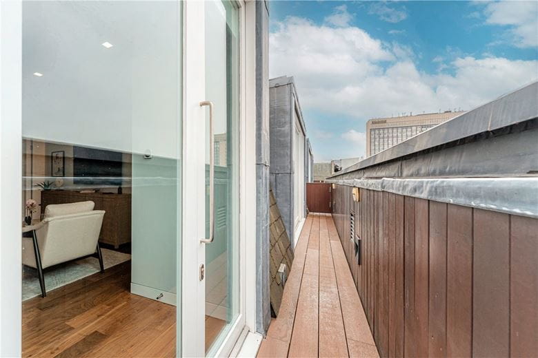 2 bedroom flat, Market Place, Soho W1W - Available