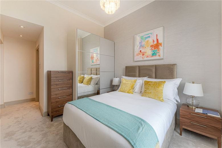 2 bedroom flat, Grosvenor Gardens, Belgravia SW1W - Available