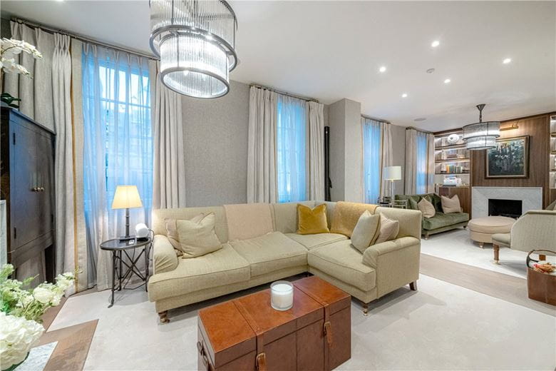 3 bedroom flat, Shepherd Street, Mayfair W1J - Available